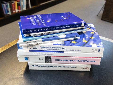 Lisää tietoa kirjaston EU-kokoelmasta.