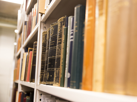 Lisää tietoa varastokokoelmista.