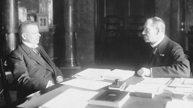 Riksföreståndare Svinhufvud och statsminister Paasikivi. Senatens talman J.K. Paasikivi och riksföreståndare P.E. Svinhufvud var de ledande monarkisterna 1918.