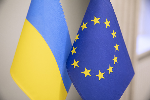 Flags of the EU and Ukraine