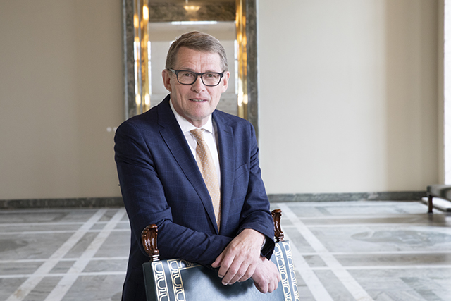 Puhemies Matti Vanhanen eduskunnan Valtiosalissa